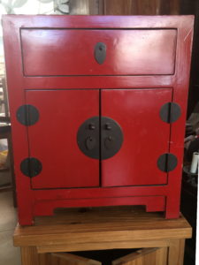 Comodino lacca rossa
